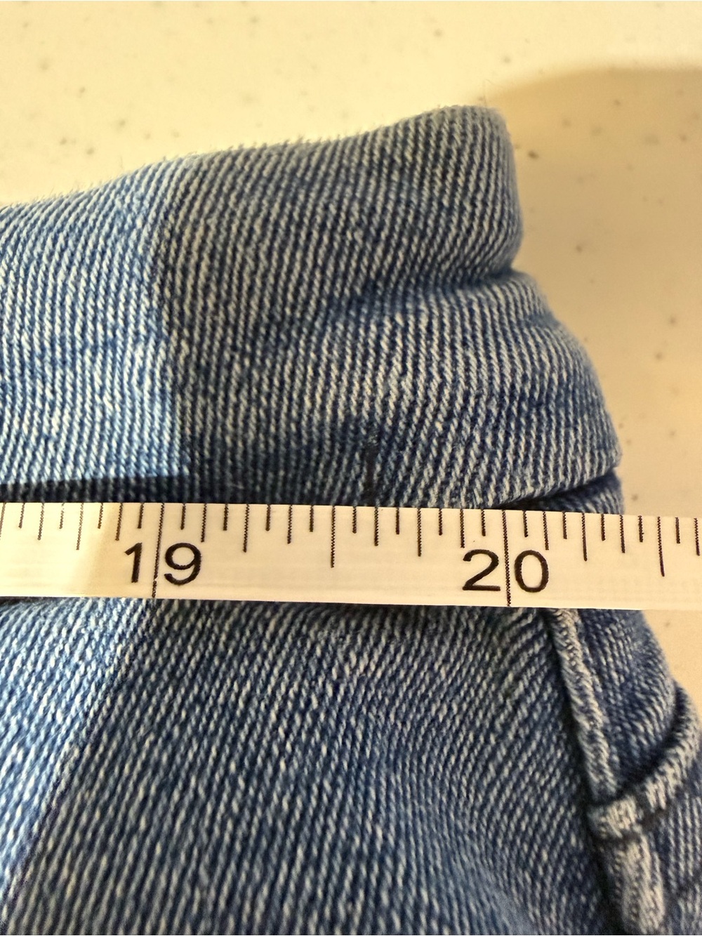Good American Good Curve Straight Crop Jeans Women's 24 Raw Hem Light Wash - Picture 8 of 11